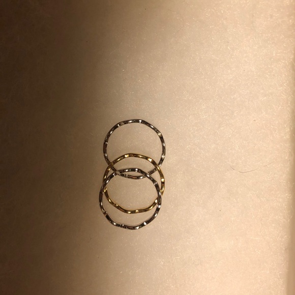 Gold and silver rings - Picture 1 of 2